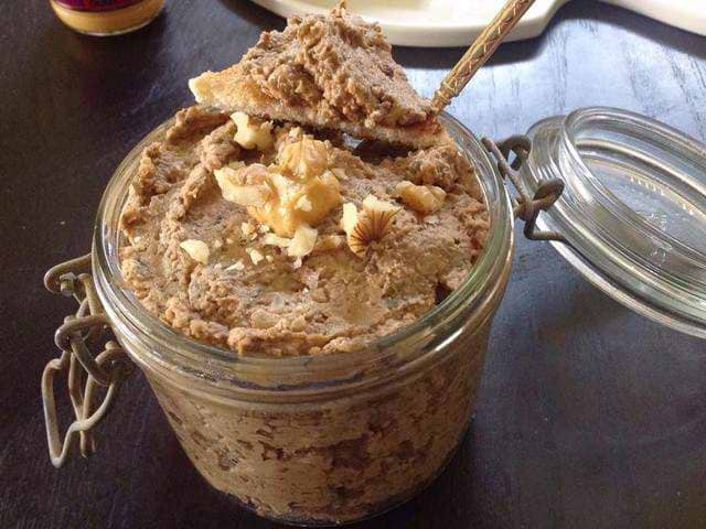 Rillettes végétales au tofu fumé et cerneaux de noix